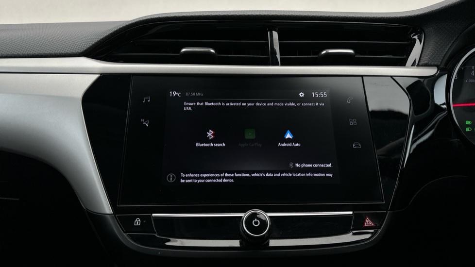 Bluetooth / Apple CarPlay / Android Auto 