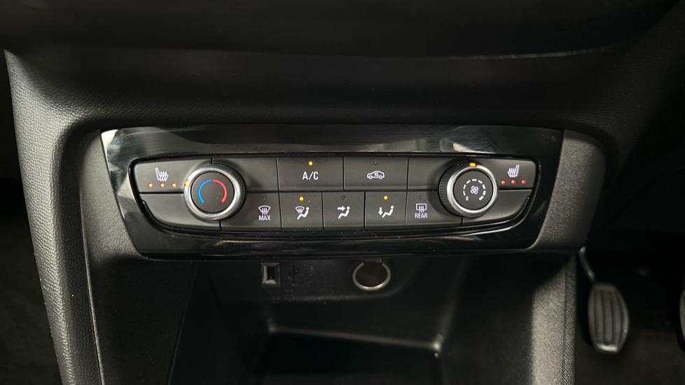 Air Conditioning /Heated Seats 