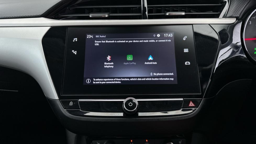 Apple CarPlay/Android Auto / Bluetooth 