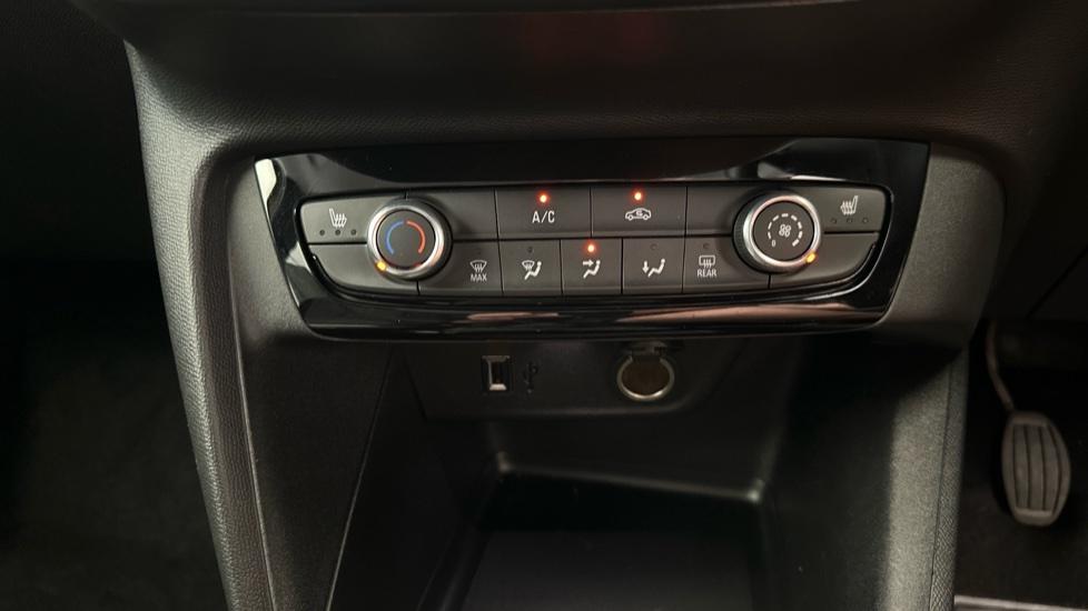 Air Conditioning / Heated Seats 