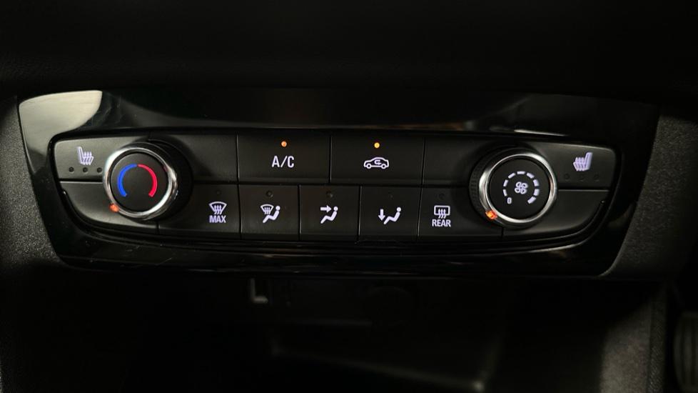 Air Conditioning / Heated Seats 