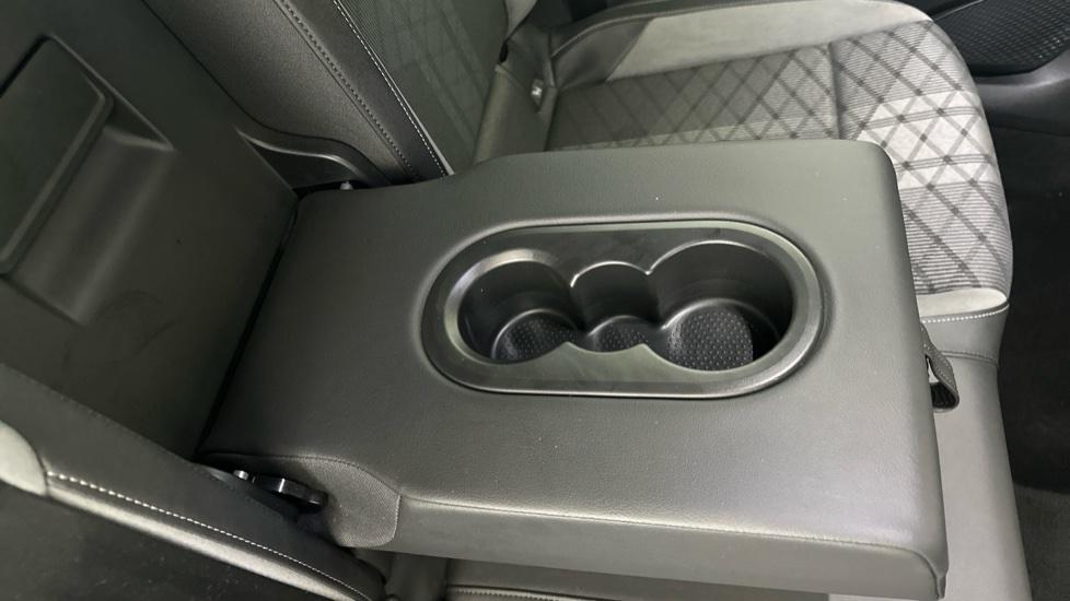 Rear Armrest/ Cup Holder