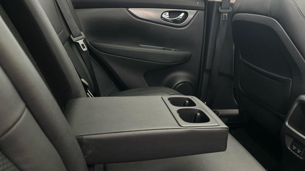 Rear Armrest/ Cup Holder