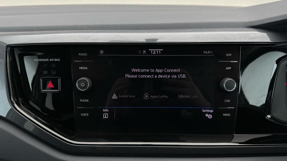 Apple Car Play & Android Auto