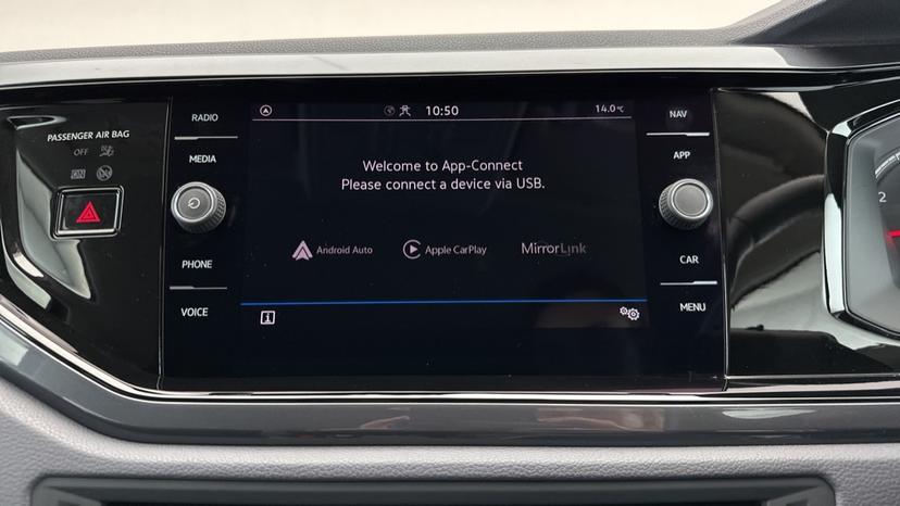 Apple CarPlay/Android Auto 