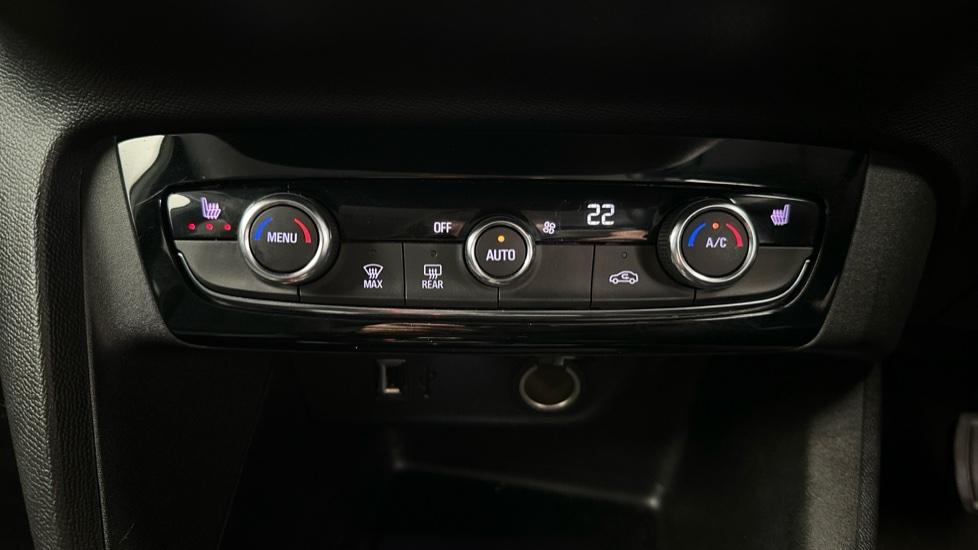 Air Conditioning /Dual Climate Control /Heated Seats 