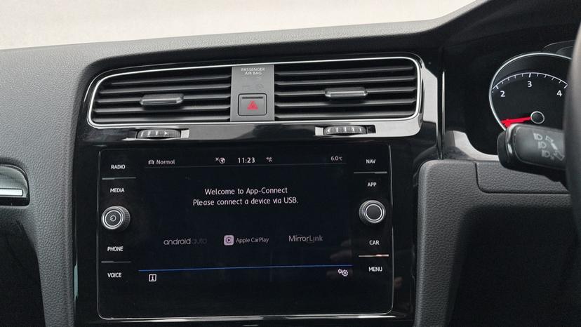 Apple CarPlay / Android Auto 