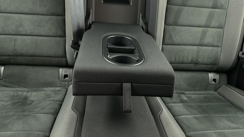 Rear Armrest/ Cup Holder