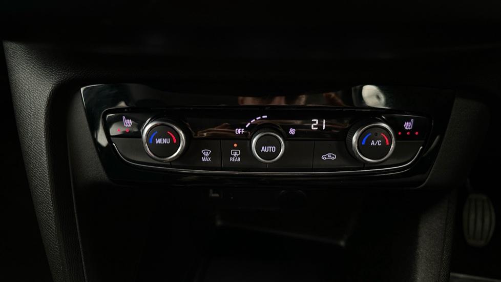 Air Conditioning /Heated Seats 