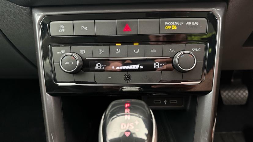 Dual Climate Control / Air Conditioning / Auto Stop/Start