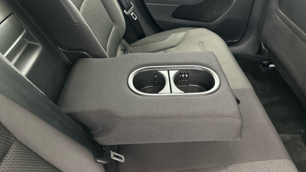 Rear Armrest/ Cup Holder