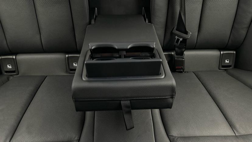 Rear Armrest/ Cup Holder