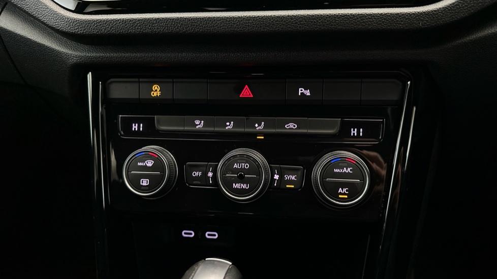 Dual Climate Control  / Air Conditioning  / Auto Stop/Start 