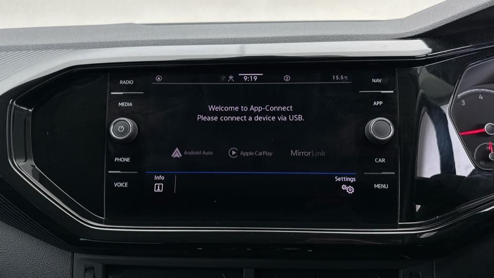 Apple Car Play & Android Auto