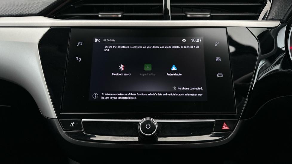 Bluetooth / Apple CarPlay / Android Auto 