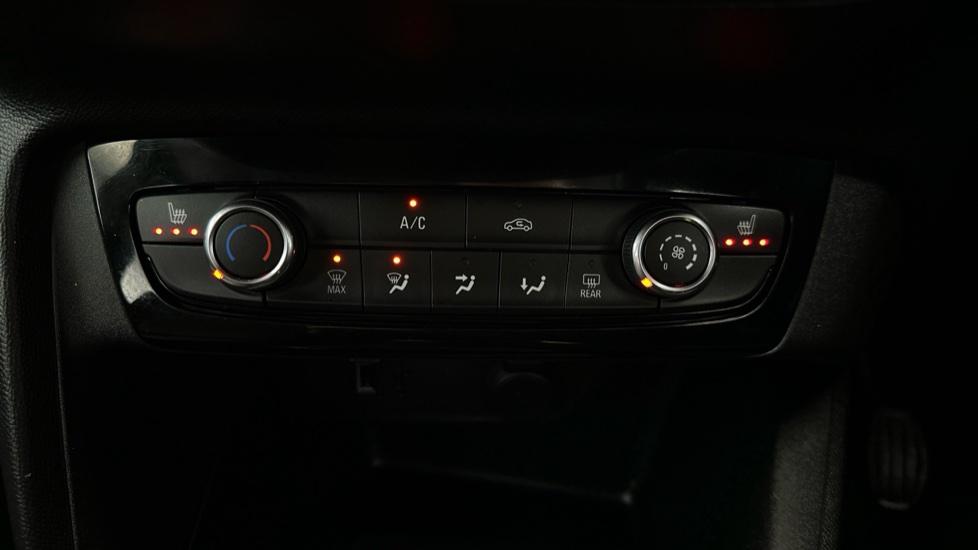 Air Conditioning /Dual Climate Control /Heated Steering Wheel 