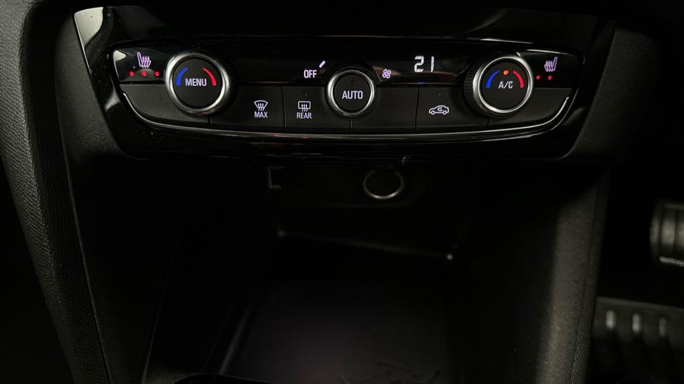 Air Conditioning /Heated Seats 