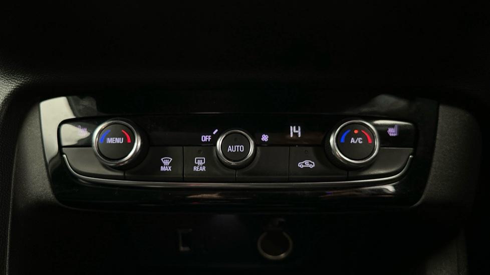 Air Conditioning / Heated Seats 