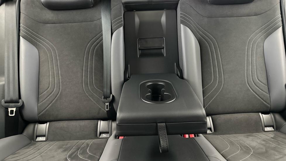 Rear Armrest/ Cup Holder