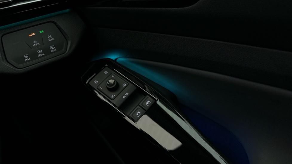 Electric Windows / Wing Mirrors /Ambient Lighting 