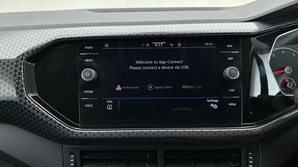 Apple Car Play & Android Auto