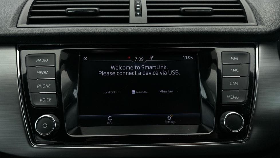 Apple Car Play & Android Auto