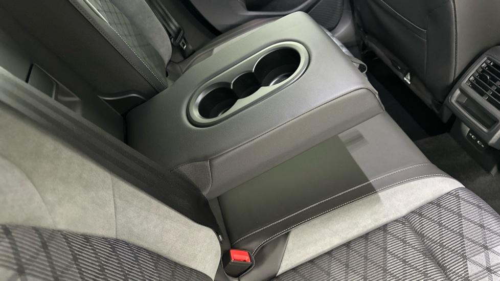 Rear Armrest/ Cup Holder