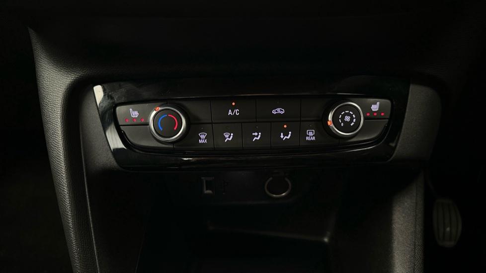 Air Conditioning /Heated Seats 