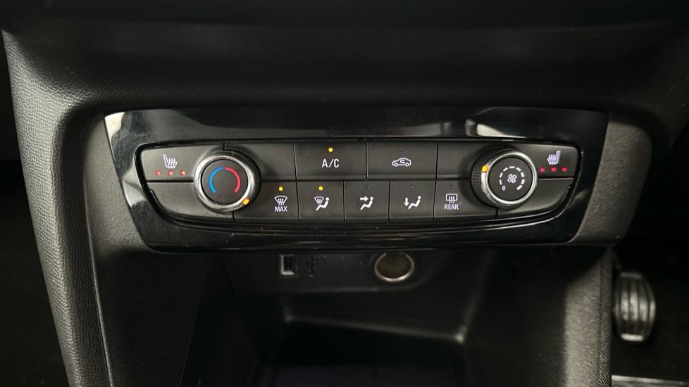 Air Conditioning /Dual Climate Control /Heated Seats 