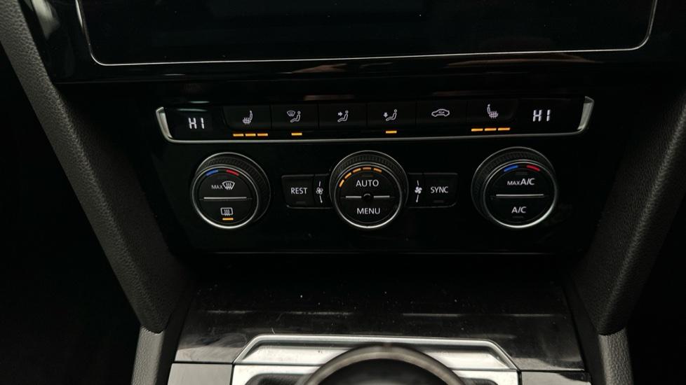 Air Conditioning /Dual Climate Control/Heated Seats  