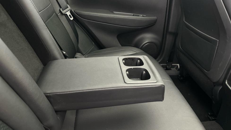 Rear Armrest/ Cup Holder