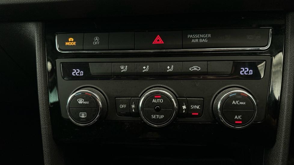 Air Conditioning /Dual Climate Control /Auto Stop/Start 