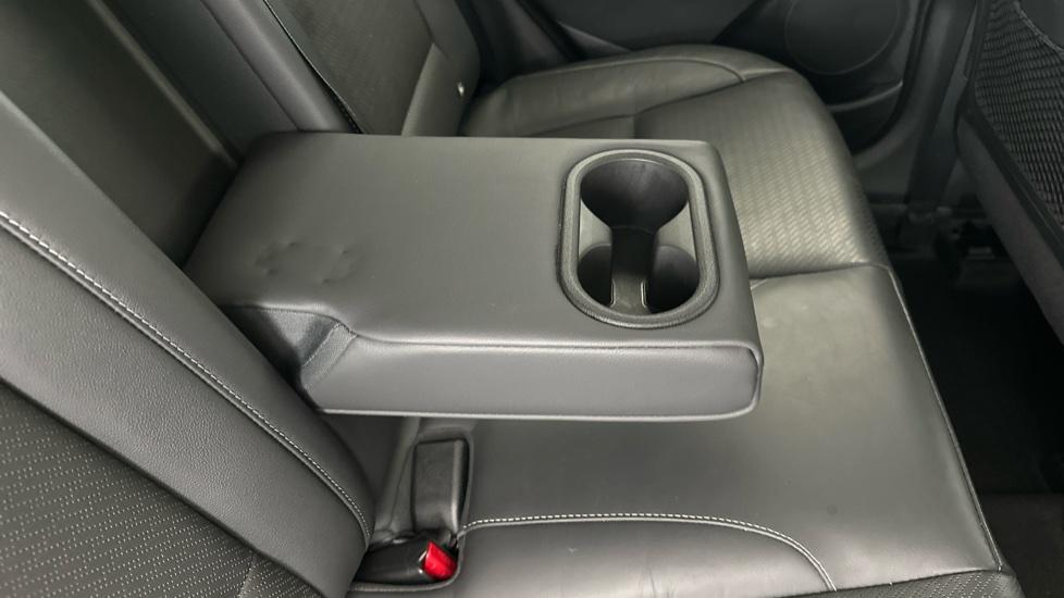 Rear Armrest/ Cup Holder