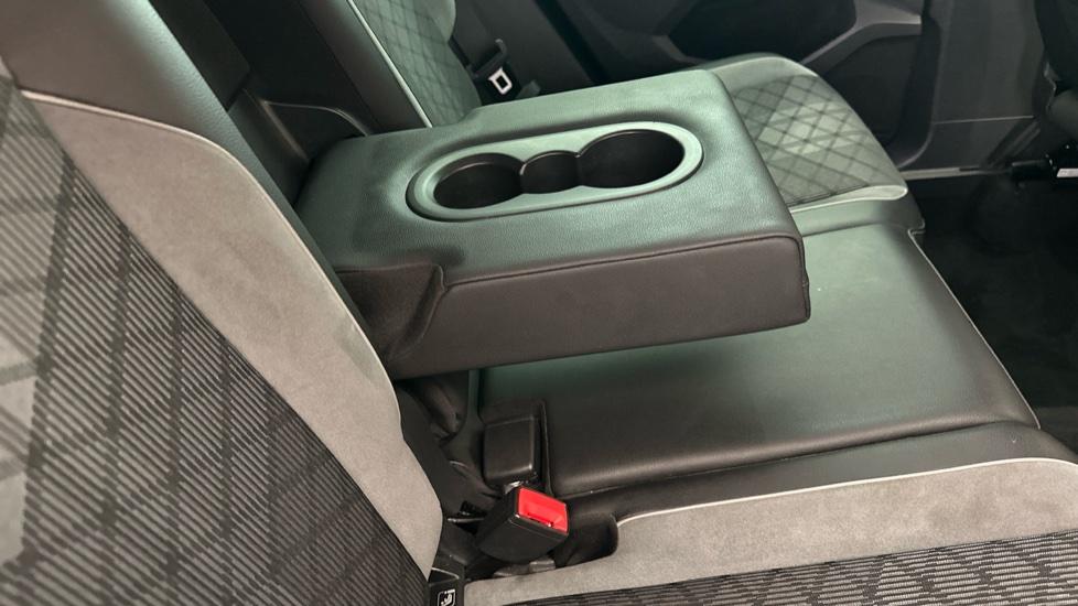 Rear Armrest/ Cup Holder