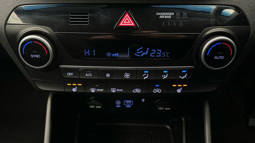 Air Conditioning /Dual Climate Control/Heated Seats  