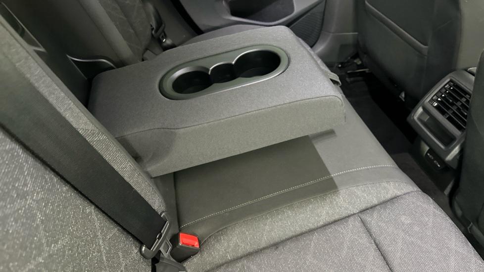 Rear Armrest/ Cup Holder