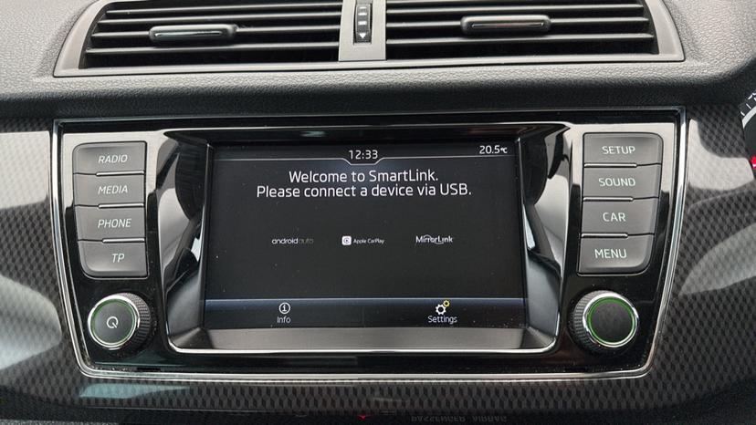 Apple CarPlay / Android Auto 