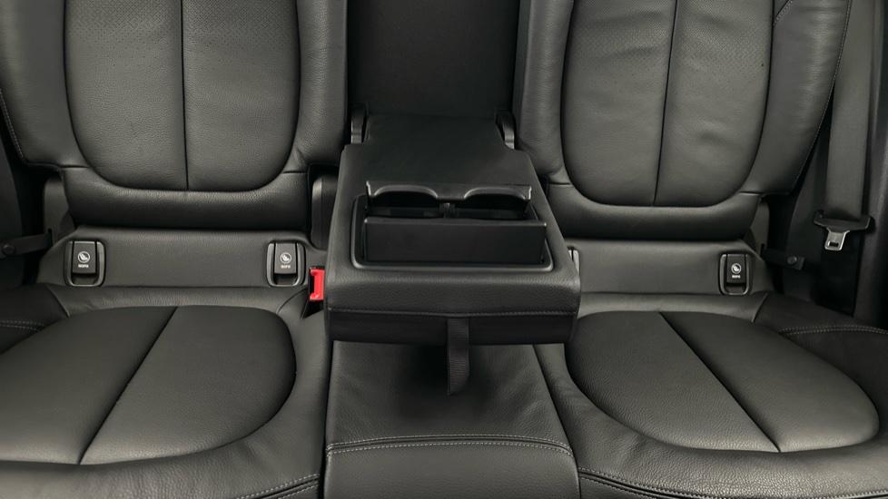 Rear Armrest/ Cup Holder