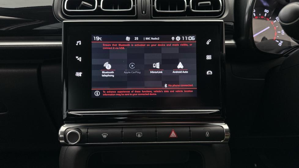 Apple CarPlay/Android Auto / Bluetooth 