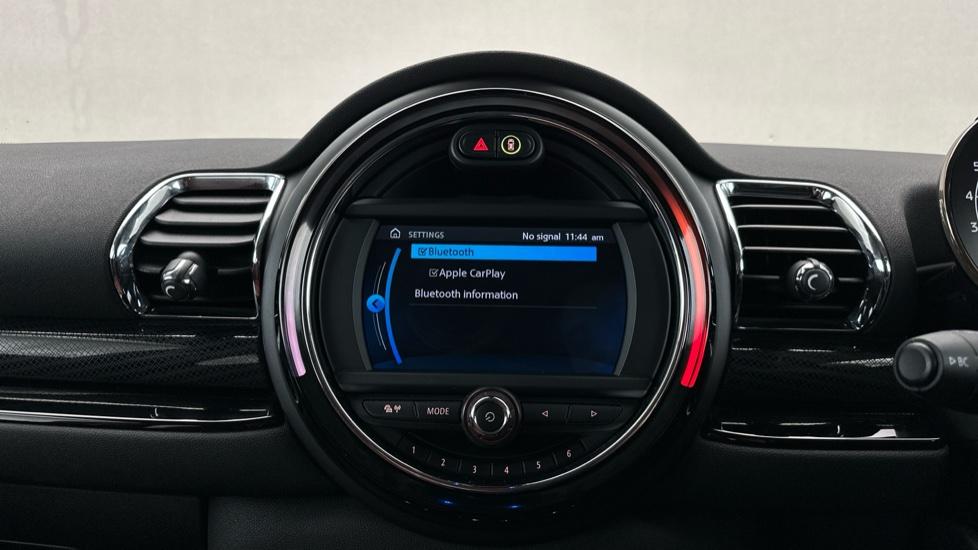 Bluetooth / Apple CarPlay 