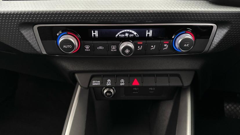 Air Conditioning /Dual Climate Control /Auto stop start 