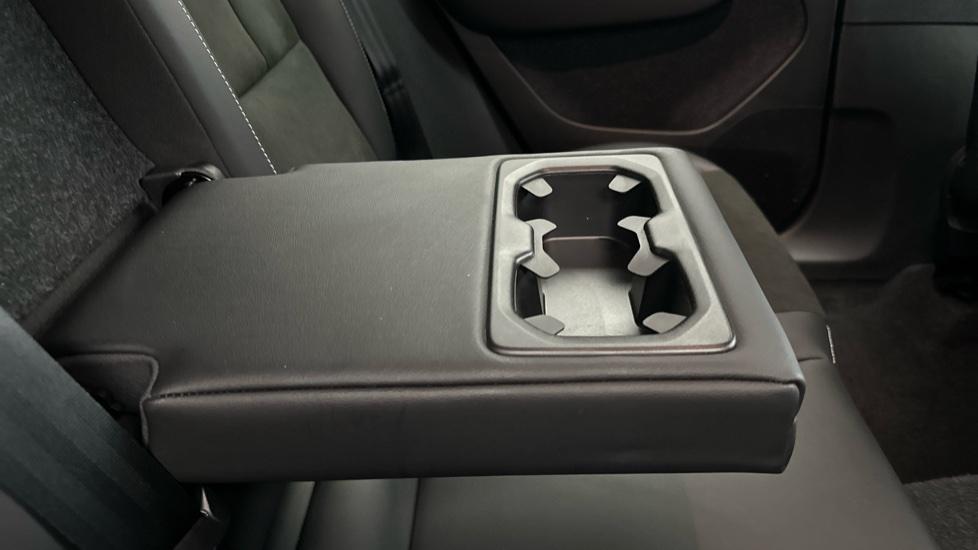 Rear Armrest/ Cup Holder