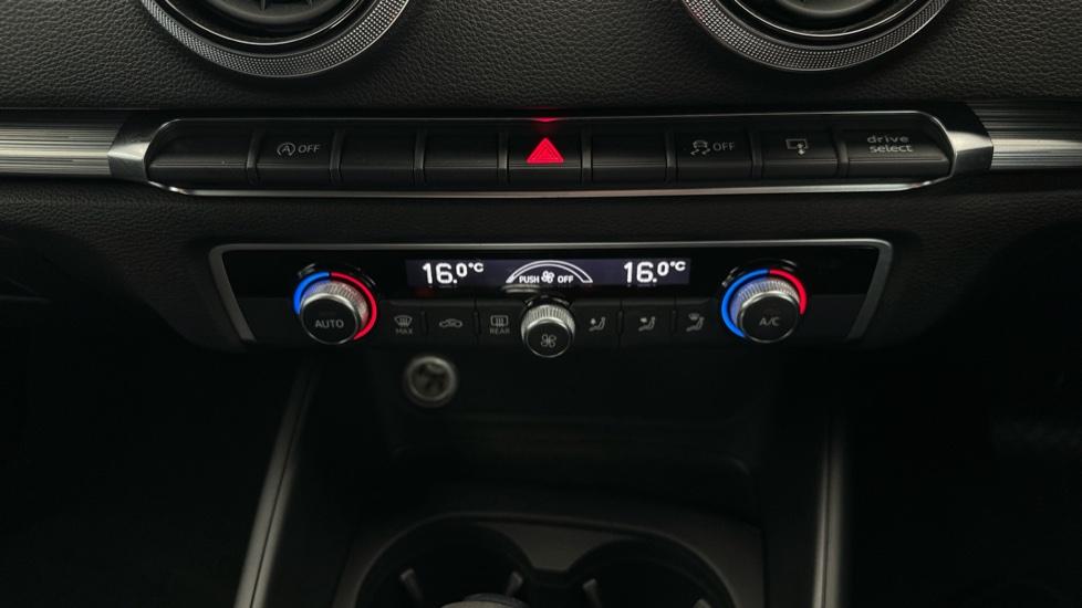 Air Conditioning / Dual Climate Control / Auto Stop/Start 