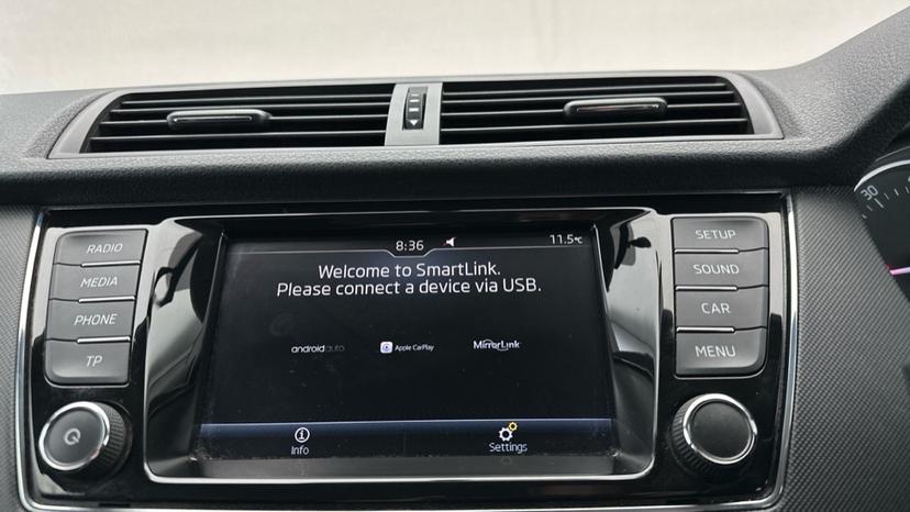 Apple Car Play & Android Auto