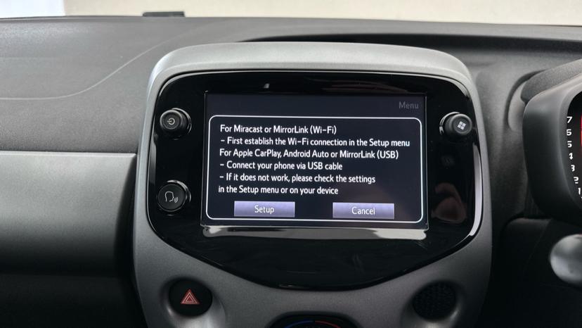 Apple CarPlay/Android Auto 