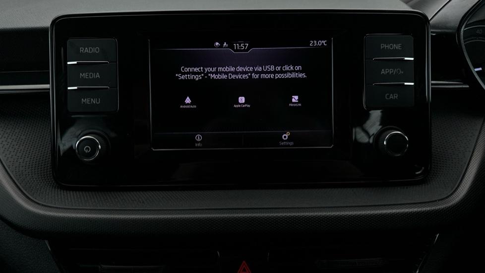 Apple Car Play & Android Auto