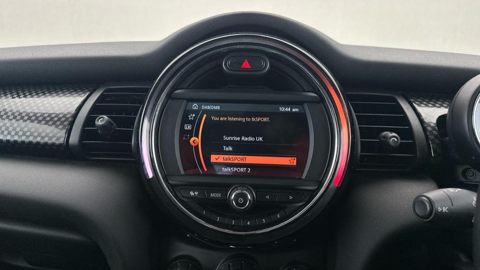 DAB Radio /Ambient Lighting 