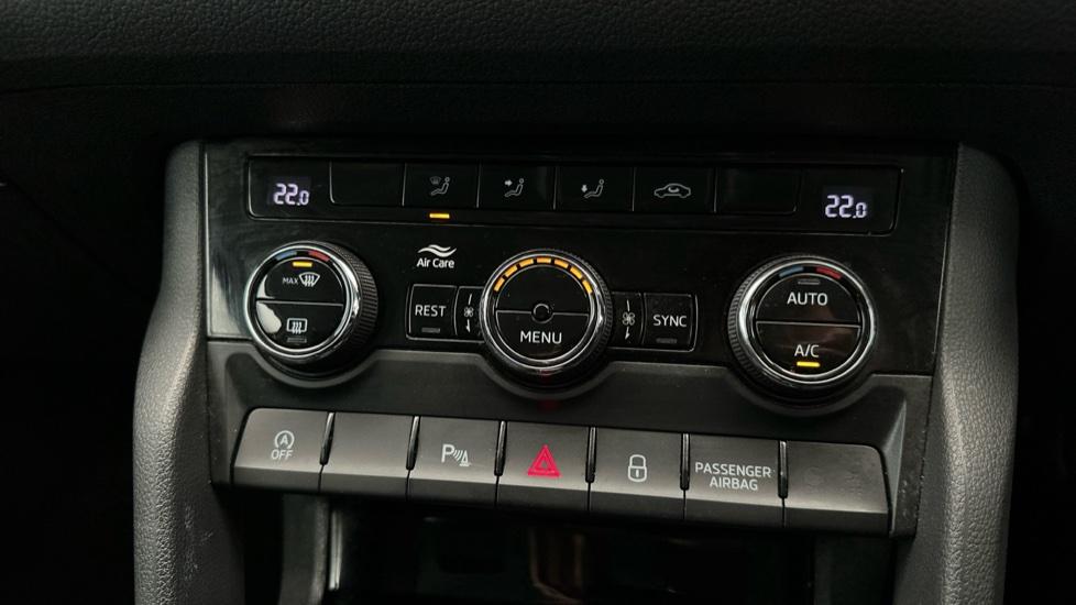 Air Conditioning /Dual Climate Control /Auto Stop/Start 