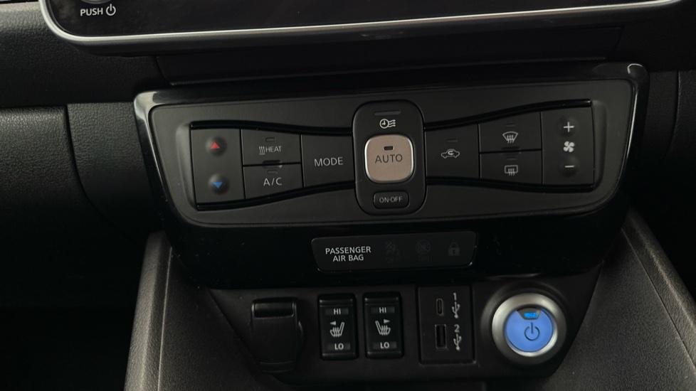 Air Conditioning /Heated Seats 