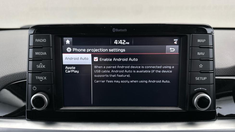 Apple Car Play & Android Auto